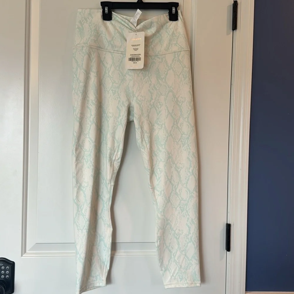 Ultra high waisted powerhold  7/8 Mint Green Snake Print Leggings size XL NWT - Picture 3 of 9